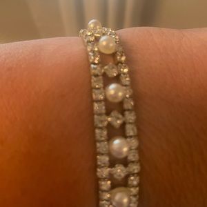Silver rhinestone/pearl bracelet